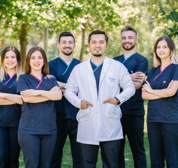 Dr Balwi mit seinem Team an Spezialisten für die Haartransplantation in Düsseldorf