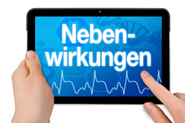 Digitales Schild mit dem Wort „Nebenwirkungen“