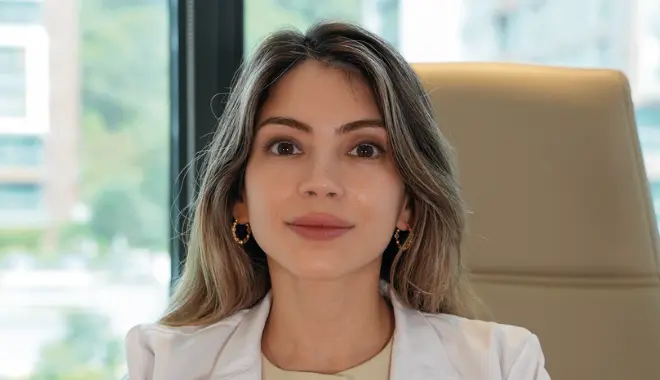 Dr. Rabia Yamak in ihrem Büro bei Elitklinik