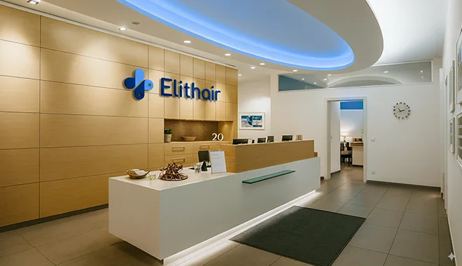 Innenansicht der modernen Elithair Praxis in Hannover