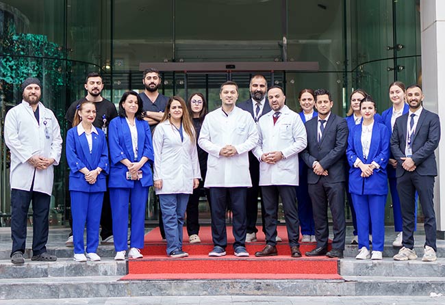 Medizinischer Direktor und Gründer der Elithair Klinik mit Ärzten