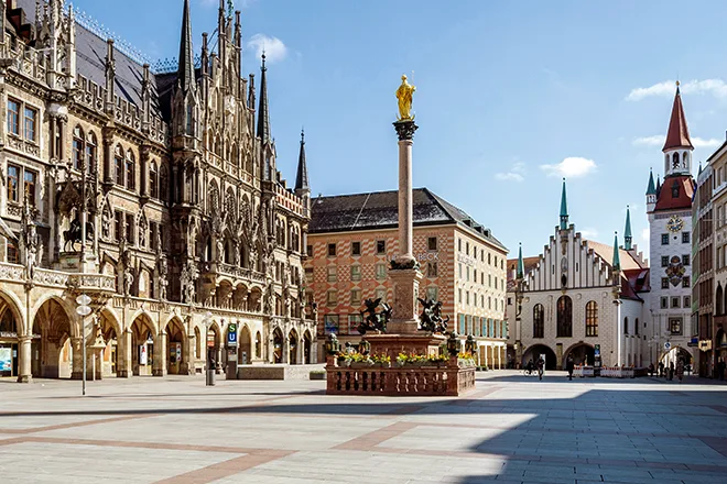 Blick auf das Münchener Rathaus am Marienplatz