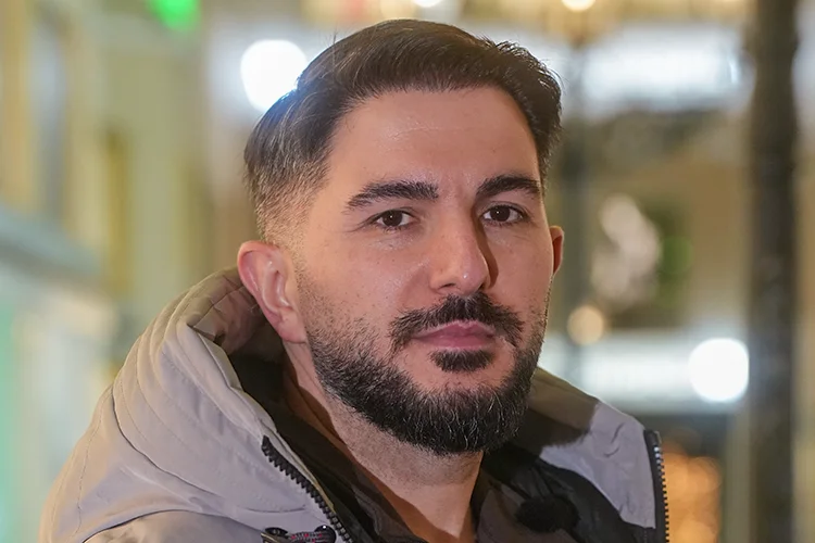 Onur nach seiner Haartransplantation in der Türkei