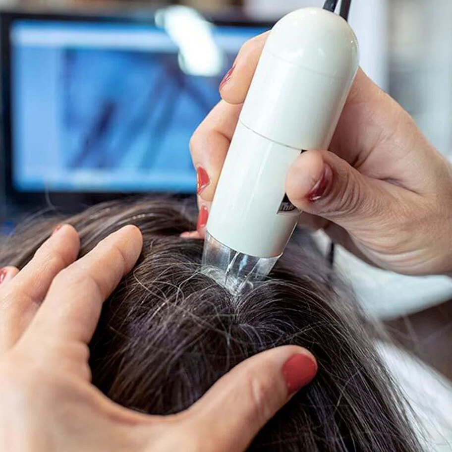 Arzt führt den medizinischen Pre-Test durch