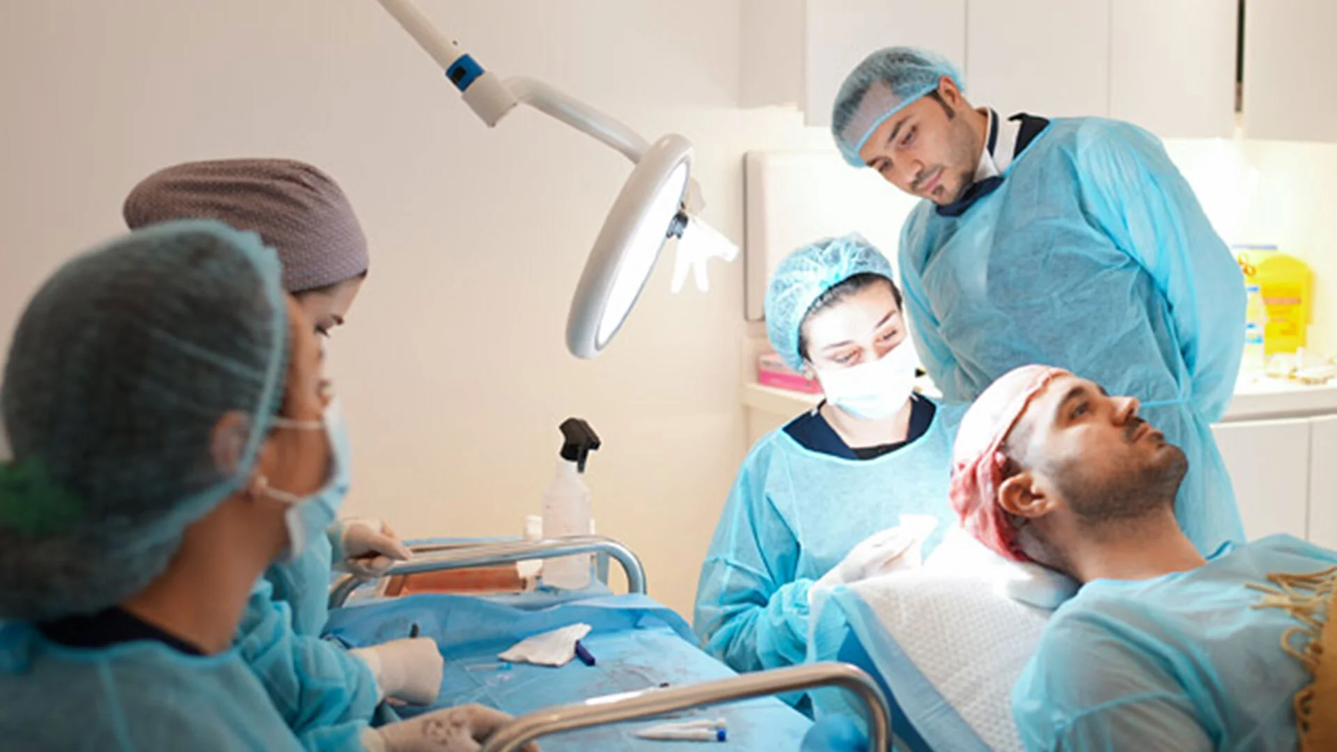 Medizinisches Team von Elithair bei der Arbeit