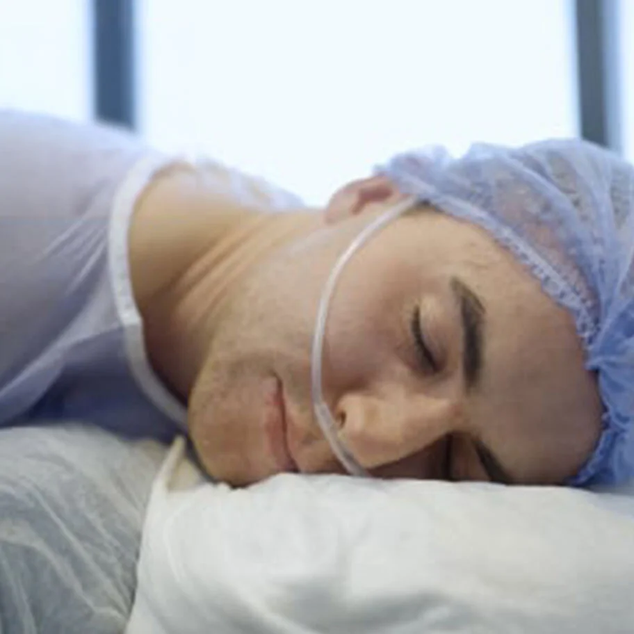 Patient erhält die Sleep-Deep-Sedierung